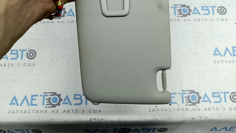 Козирок лівий VW Jetta 19-26 сірий, без підсвічування, без гачка, під чищення, зламана кріплення