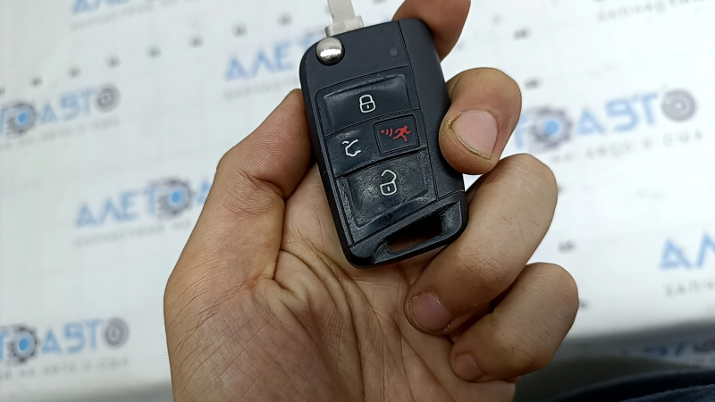Ключ VW Jetta 19-19 4 кнопки, розкладний, подряпини