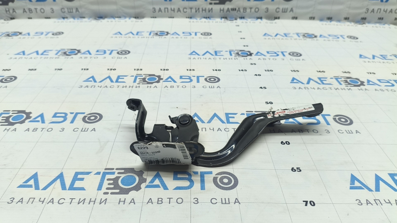Петля капота права Toyota Prius C 12-17