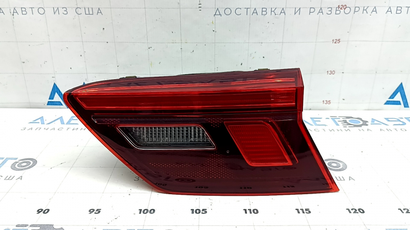 Фонарь внутренний крышка багажника правый VW Tiguan 18-24 usa, царапины