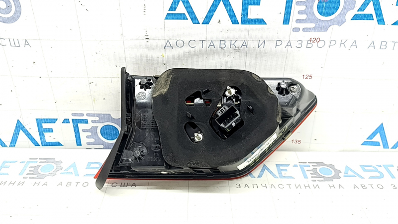 Фонарь внутренний крышка багажника правый VW Tiguan 18-24 usa, царапины