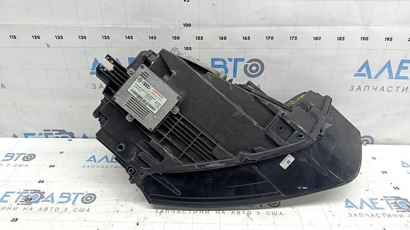 Фара передня ліва в зборі Audi Q3 8U 16-18 ксенон, під полірування, подряпини, жовтий DRL
