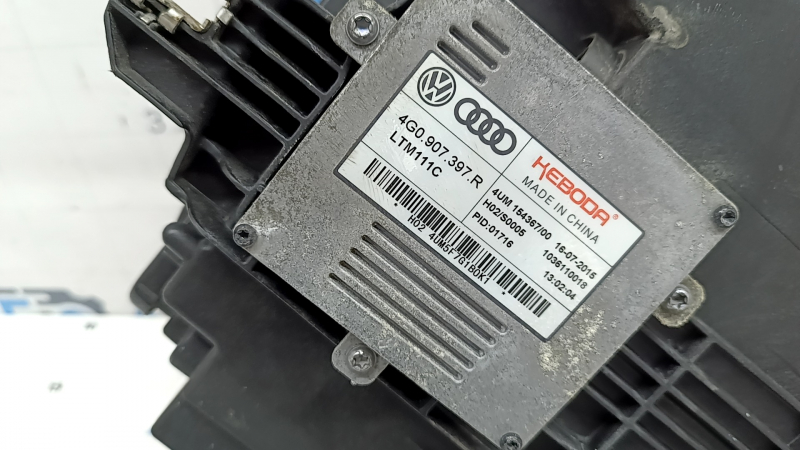 Фара передня ліва в зборі Audi Q3 8U 16-18 ксенон, під полірування, подряпини, жовтий DRL