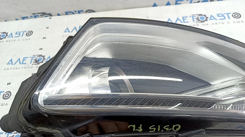Фара передня ліва в зборі Audi Q3 8U 16-18 ксенон, під полірування, подряпини, жовтий DRL