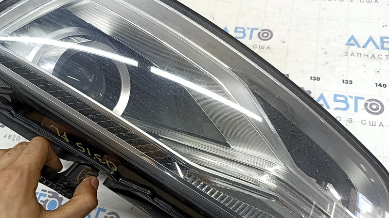 Фара передня ліва в зборі Audi Q3 8U 16-18 ксенон, під полірування, подряпини, жовтий DRL