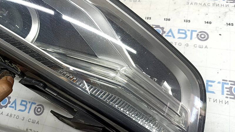 Фара передня ліва в зборі Audi Q3 8U 16-18 ксенон, під полірування, подряпини, жовтий DRL