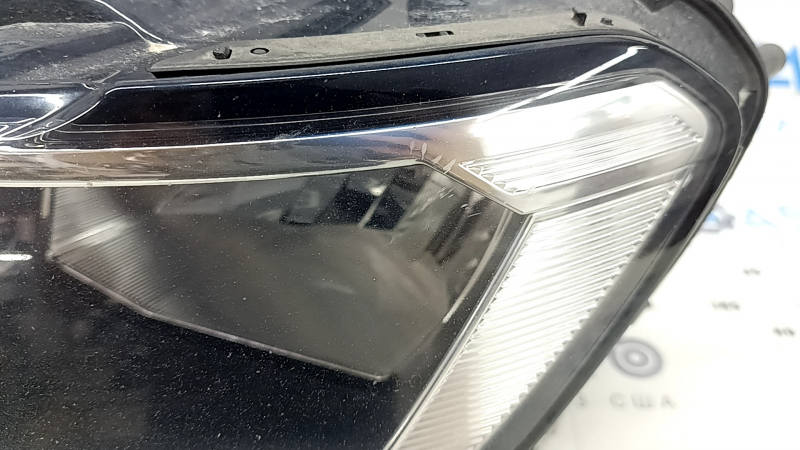 Фара передняя левая VW Tiguan 18-21 галоген, ДХО LED, песок, царапины