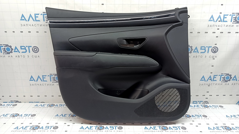 Обшивка двери карточка передняя левая Hyundai Tucson 22-24 черная с черной вставкой ткань, подлокотник черный кожа, хром молдинг с черным глянцем, под кнопку памяти сидения, царапины