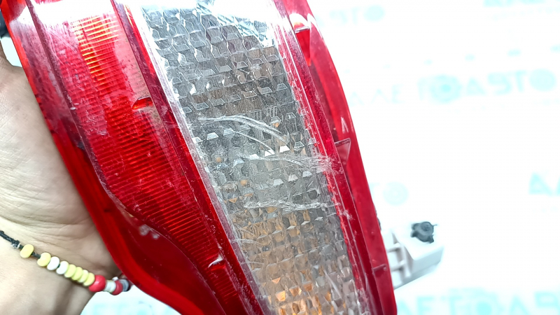 Ліхтар заднього бампера лівий Hyundai Tucson 22-24 подряпини на склі, відсутні фрагменти корпусу та скла