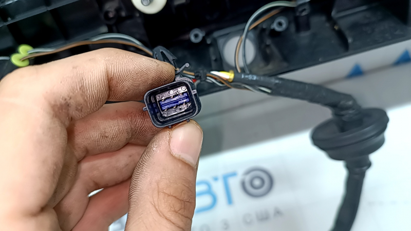 Ліхтар внутрішні двері багажника центральний Hyundai Tucson 22-24 LED під камеру, без камери