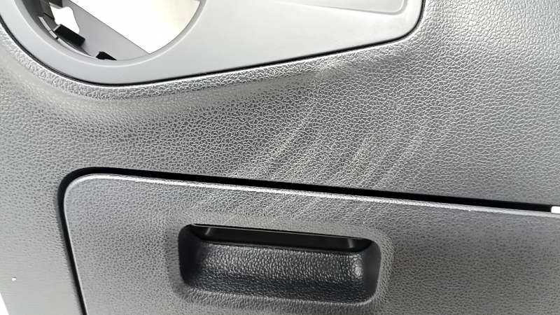 Накладка торпеды колени водителя VW Tiguan 18-24 черная, с накладкой и карманом, царапины