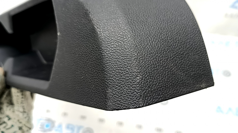Накладка обшивки арки багажника ліва VW Tiguan 18-24 чорна під 3 ряди, подряпини