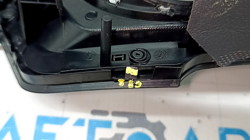 Накладка торпеди центральна VW Tiguan 18-22 графіт, з повітропроводами, зламані напрямки