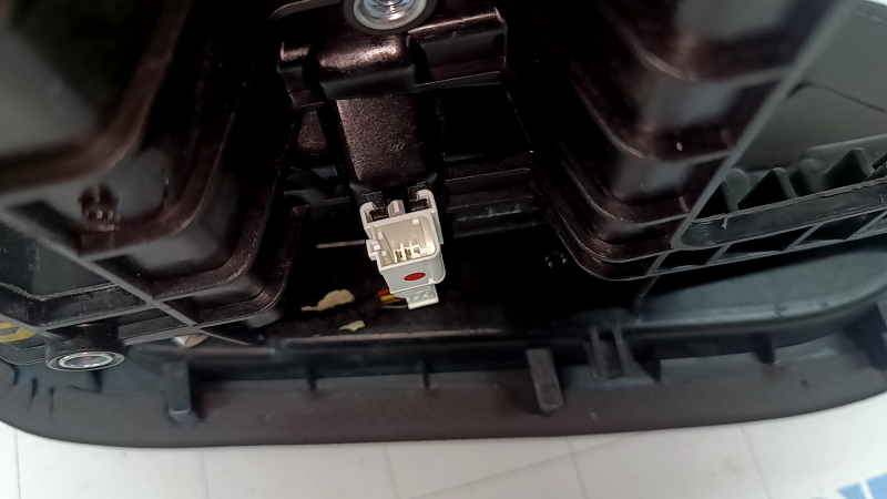 Накладка центральної консолі верхня Mercedes W167 GLE 350 450 20-25 шкіра коричнева з хромом, з підсвічуванням