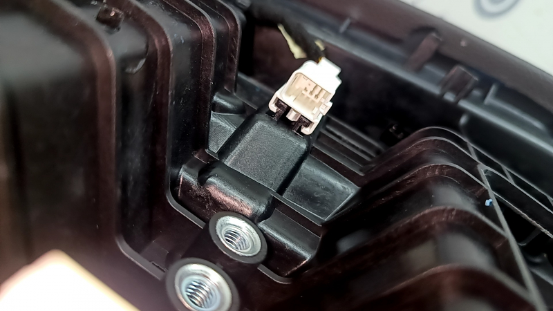 Накладка центральної консолі верхня Mercedes W167 GLE 350 450 20-25 шкіра коричнева з хромом, з підсвічуванням