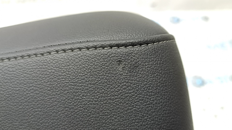 Підголовник 2 ряди центральний VW Tiguan 18-21 чорний, шкіра, подряпини