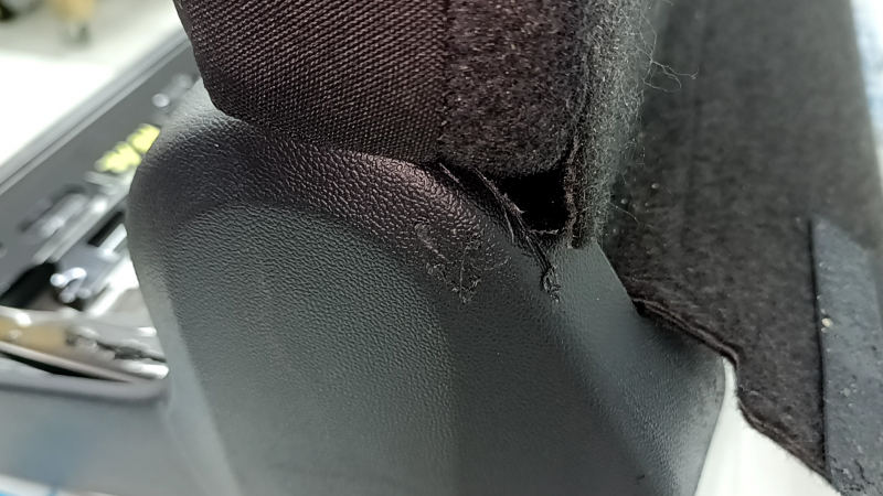Спинка заднего ряда сидений 3 ряд VW Tiguan 18-21 кожа черная, перфорация, с каркасом, царапины на пластике