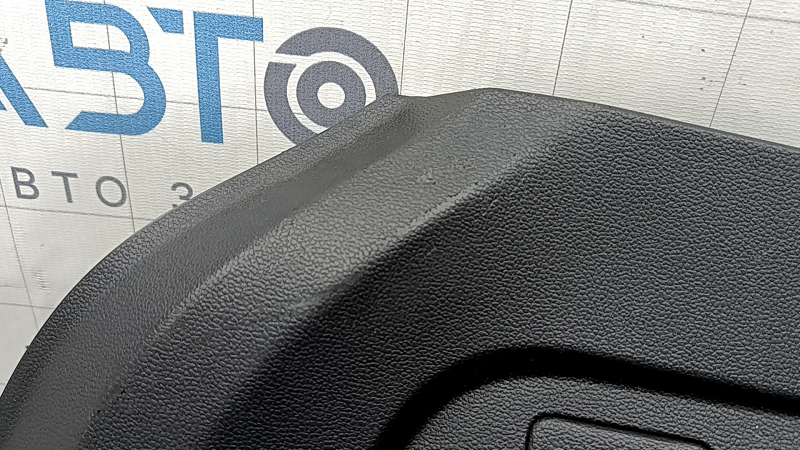 Обшивка арки ліва VW Tiguan 18-19 чорна під 3 ряди, з важелем відкидання задніх сидінь, без ґрат, подряпини