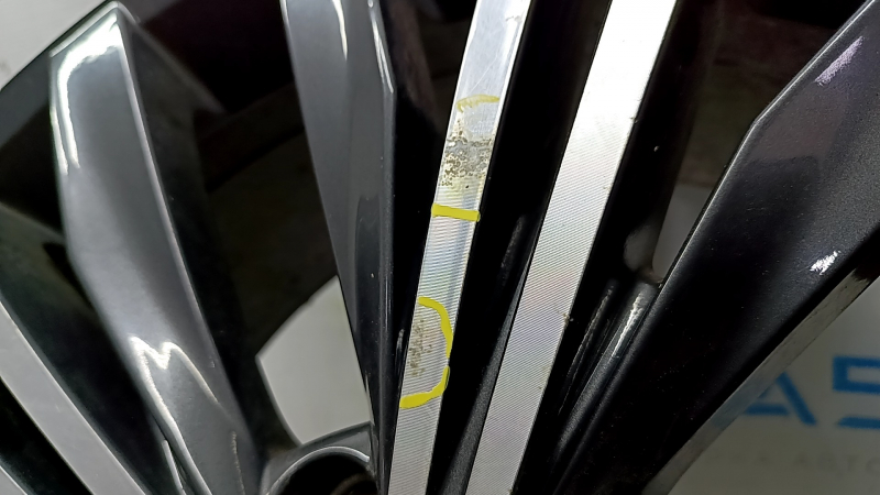 Диск колесный R18 x 7J ET43 VW Tiguan 18-19 легкая бордюрка, коррозия