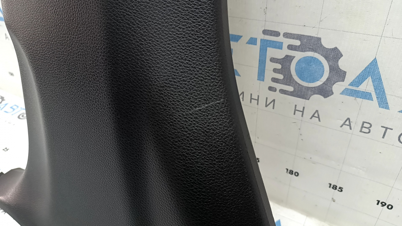 Накладка центральной стойки нижняя левая Honda CRV 17-22 черная, царапины