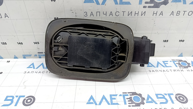 Корпус лючка бензобака Audi Q3 8U 15-18 зламане кріплення