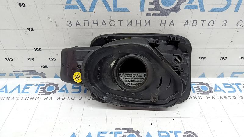 Корпус лючка бензобака Audi Q3 8U 15-18 зламане кріплення