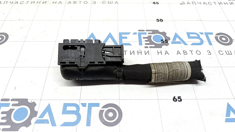Фішка на блок ECU комп'ютер двигуна Audi Q3 8U 15-18 мала