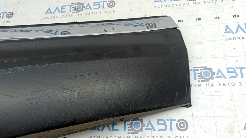 Накладка дверей нижня задня права Honda CRV 17-22 Touring, структура з хром молдингом, подряпини, прим'ята