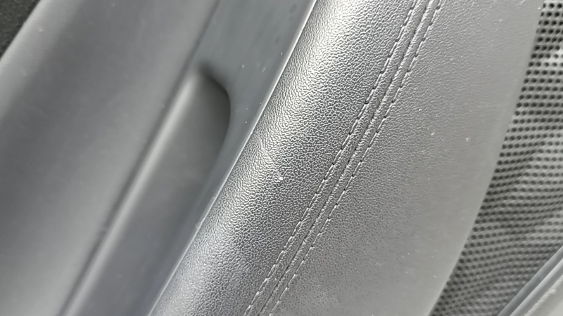 Обшивка двери карточка задняя левая Hyundai Santa FE 21-23 черная, под шторку, с накладкой, вставка и подлокотник кожа черная, вмятины, царапины, под чистку