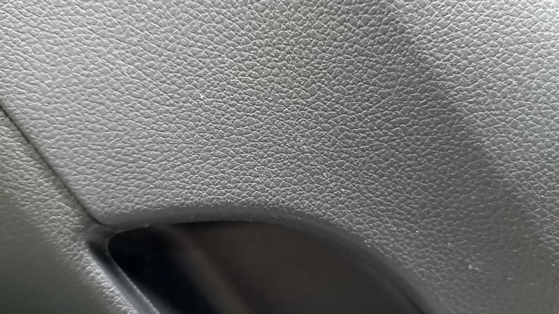 Обшивка дверей картка задня права Hyundai Santa FE 21-23 чорна, під шторку, з накладкою, вставка та підлокітник шкіра чорна, подряпини, під чищення