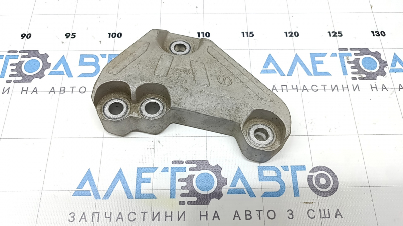 Кронштейн подушки двигуна правий Hyundai Santa FE 21-23 2.5