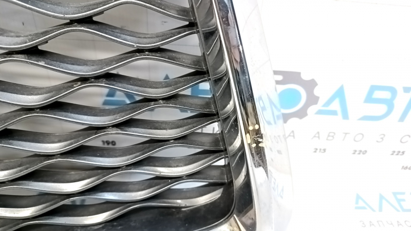 Решетка радиатора grill в сборе Infiniti QX50 19-25 без эмблемы, без камеры, песок, тычки, царапина
