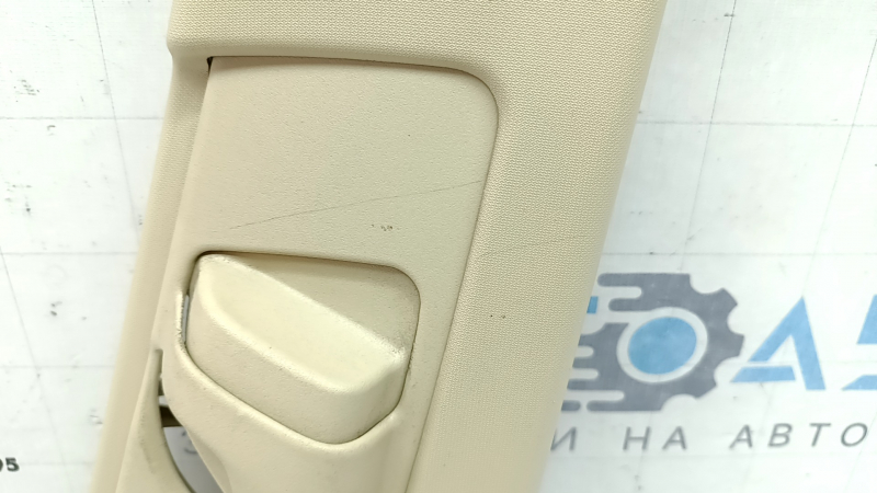 Накладка центральной стойки верхняя ремень правая Toyota Camry v55 15-17 usa бежевая, царапины