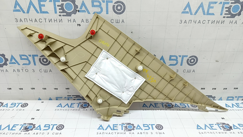 Накладка задней стойки левая Toyota Camry v55 15-17 usa бежевая, царапины