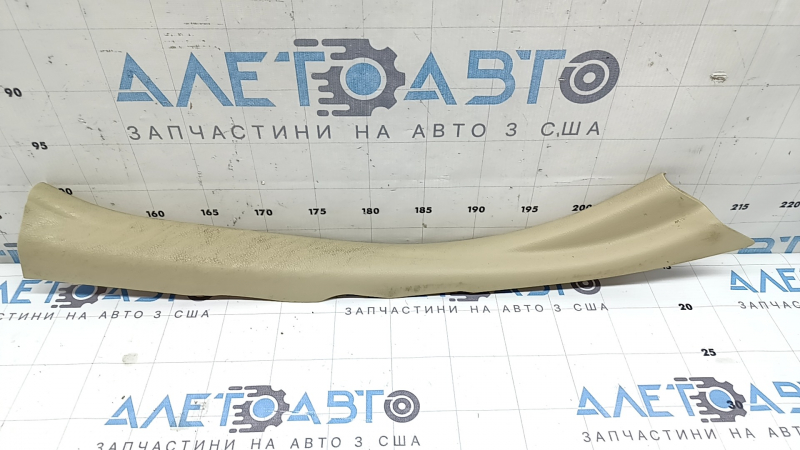 Накладка порога задняя правая внутренняя Toyota Camry v55 15-17 usa бежевая, потерта, под химчистку
