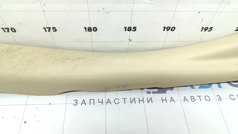 Накладка порога задняя правая внутренняя Toyota Camry v55 15-17 usa бежевая, потерта, под химчистку
