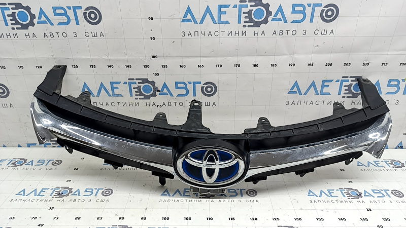 Грати радіатора grill Toyota Camry v55 15-17 usa, hybrid, з емблемою