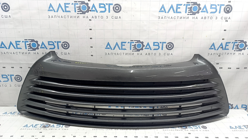Решетка переднего бампера Toyota Camry v55 15-17 usa LE, сколы, прижата, царапины