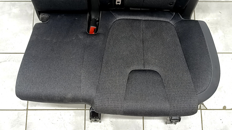 Задний ряд сидений 2 ряд левое Hyundai Santa FE 21-23 ткань черная, электроскладывание, с ремнем безопасности, примято, под чистку