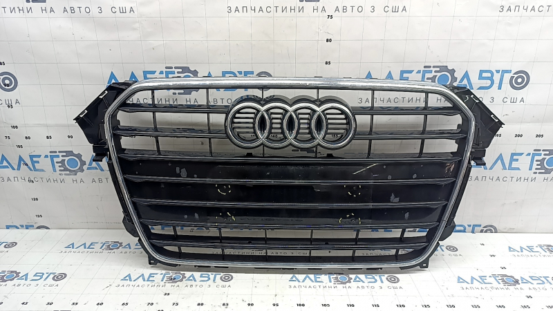 Решетка радиатора в сборе Audi A4 B8 13-16 рест глянец, S line, незаводские отверстия