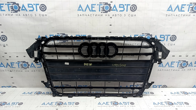 Решетка радиатора в сборе Audi A4 B8 13-16 рест глянец, S line, незаводские отверстия