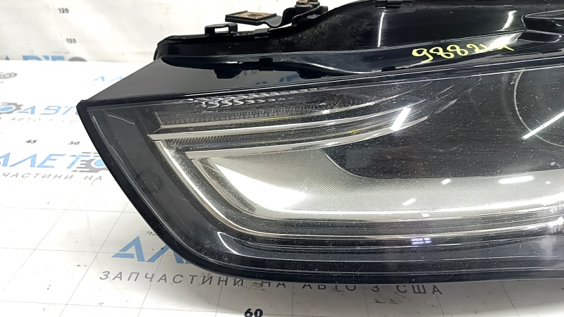 Фара передня ліва в зборі Audi A4 B8 13-16 рест ксенон led, під полірування, подряпини, жовтий led