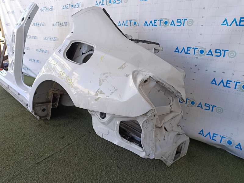 Четверть крыло задняя левая Mercedes CLA 14-19 отпилена, с центральной стойкой, белая, замята, крашенная, тычка