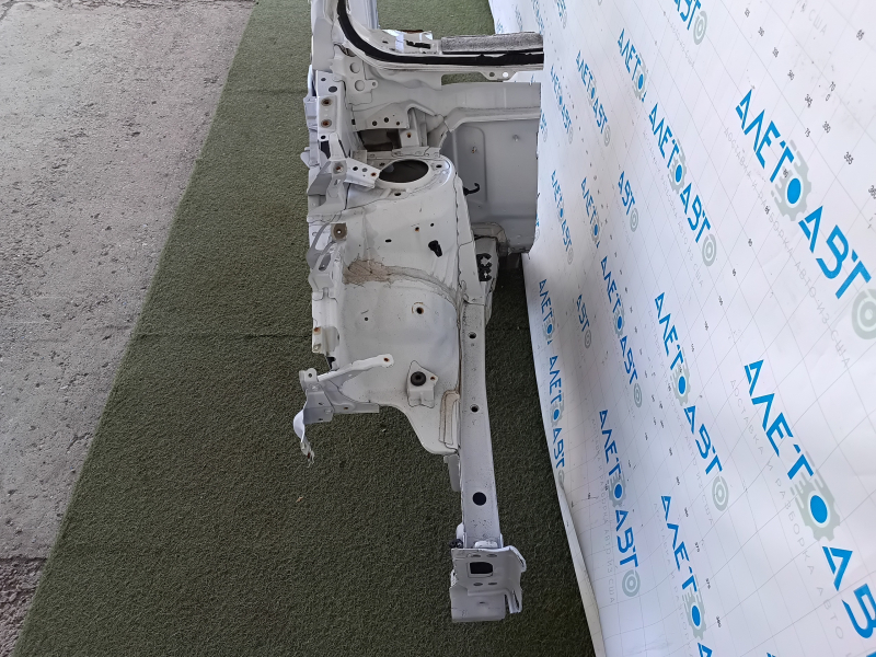 Кузов автомобиля Toyota Prius V 12-17, показывающий хорошее состояние без повреждений