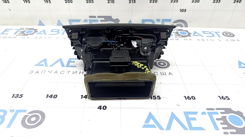 Дефлектор воздуховода центральной консоли Audi A4 B8 13-16 рест черный, царапины