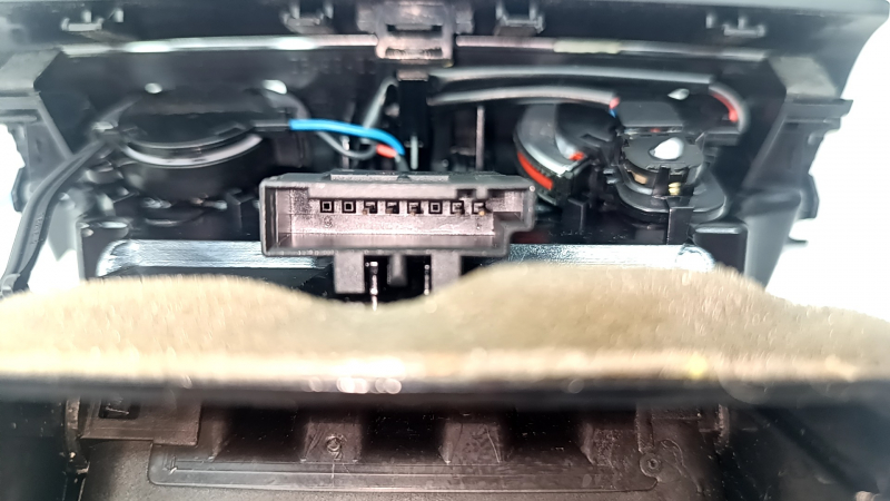 Дефлектор воздуховода центральной консоли Audi A4 B8 13-16 рест черный, царапины