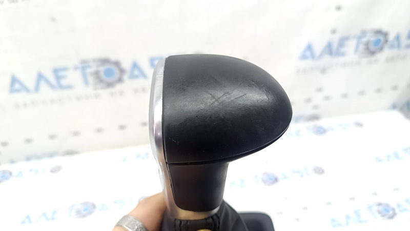 Ручка КПП Audi A4 B8 13-16 рест шкіра чорна, подряпини, потерта