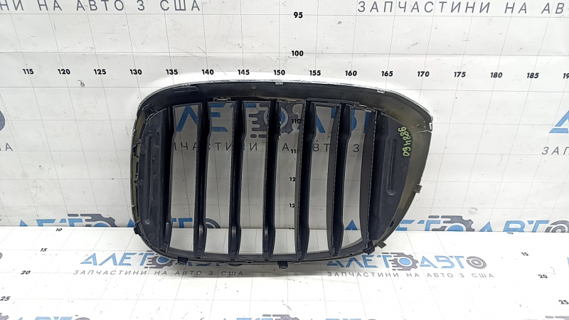 Решетка радиатора grill правая BMW X3 G01 18-21 ноздря, хром обрамление+ черная решетка, треснута, сломаны крепления, сломаны защелки креплений