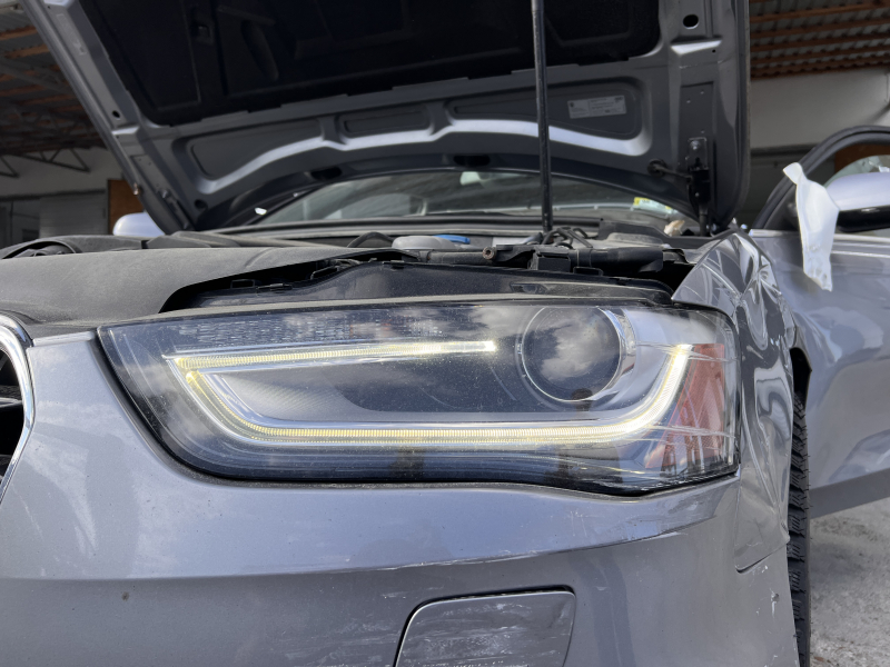 Фара передня ліва в зборі Audi A4 B8 13-16 рест ксенон led, під полірування, подряпини, жовтий led