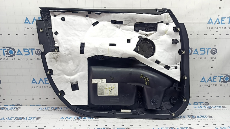 Обшивка двери карточка передняя правая BMW X3 G01 18-21 кожзам черный, вставка кожа черная, вставка под дерево структурное, подлокотник кожа черная, хром вставка, с ручкой, царапины, под чистку